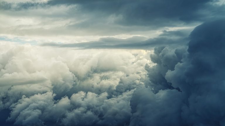 découvrez comment les systèmes de purification d'air améliorent votre environnement intérieur, contribuant à une atmosphère saine et enjoyable en éliminant les polluants et allergènes.